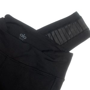 ALO Small Leggings Inside Pocket‎ Fancy Textured Legs